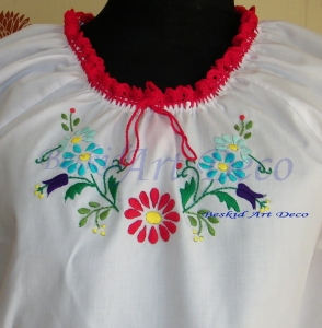 Bluzka damska z haftem ręcznym