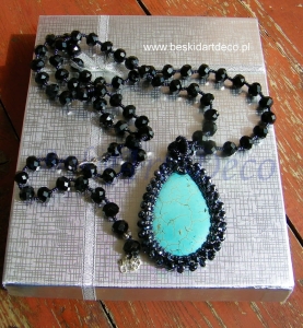 Turkus w oprawie z koralików 