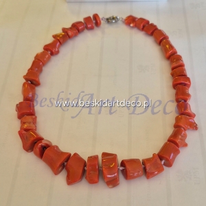 Naszyjnik z drobnego korala (sieczki)
