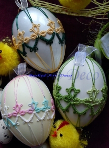 Jajka w koszulce frywolitkowej