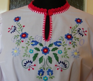 Bluzka damska  ręcznie haftowana JT 1