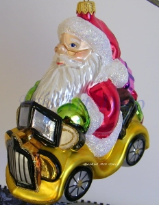 Mikołaj w samochodzie -bombka bardzo duża